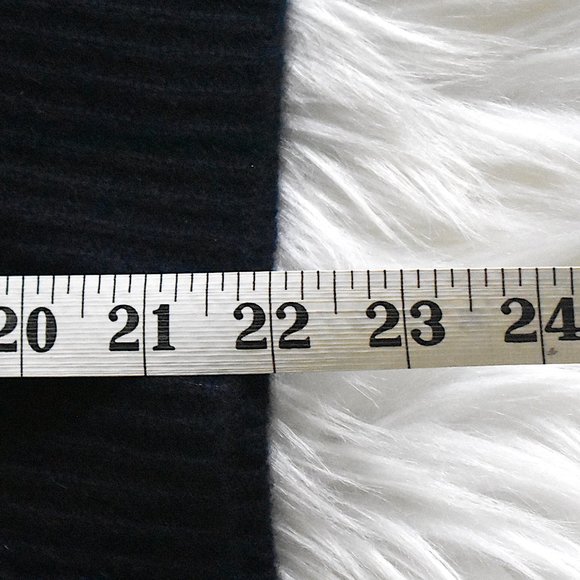 Skull Cashmere | Parket Cable Stitch Crew Sweater - Picture 11 of 12